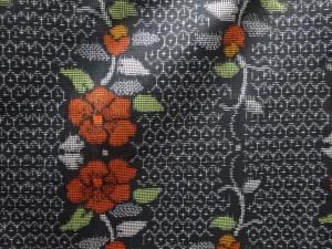 アンティーク　花縞模様織り出し本場村山泥大島紬着物